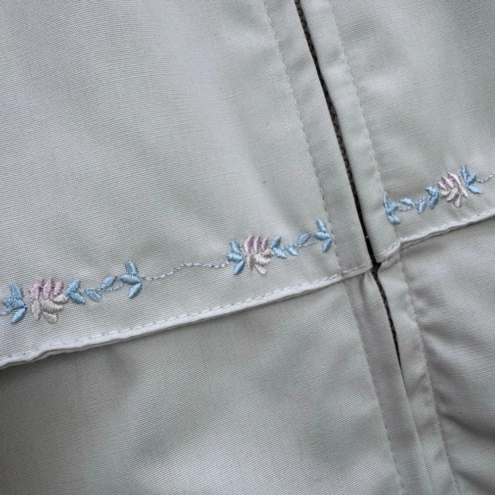 IZZI Women Stone Beige Hooded Windbreaker Jacket Floral Embroidery Small